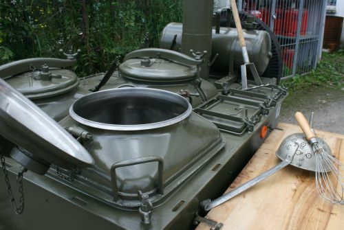 feldkueche-gulaschkanone-mieten-party-feste-garten-outdoor