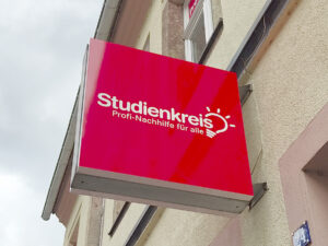 Leuchtkasten als Ausleger