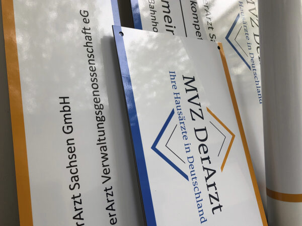 Werbe- und Firmenschilder